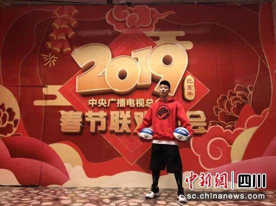 Jumping Soul花式蹦床扣篮队创始人王彬。新网银行供图 Jumping Soul花式蹦床扣篮队创始人王彬。新网银行供图