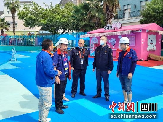 专家问诊现场。四川天府新区市场监管局 供图 专家问诊现场。四川天府新区市场监管局 供图