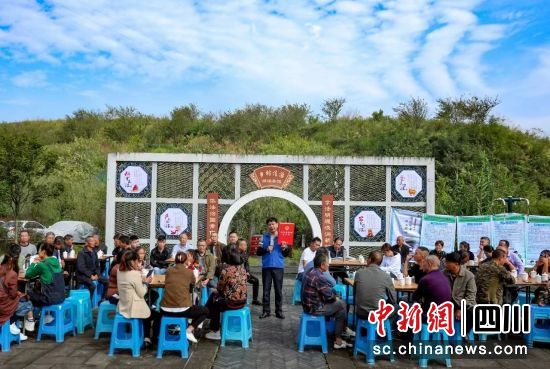 乡村法治坝坝茶馆现场。四川省司法厅供图 乡村法治坝坝茶馆现场。四川省司法厅供图