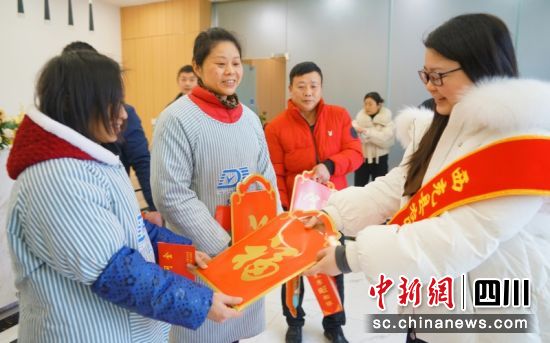 慰问活动现场。衡欢 摄 慰问活动现场。衡欢 摄