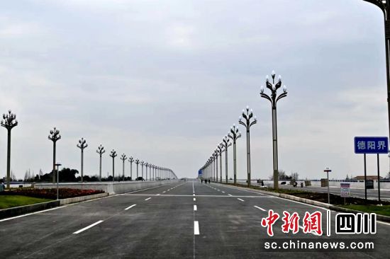 成都天府大道北延线正线新建段德阳界。成都住建供图 成都天府大道北延线正线新建段德阳界。成都住建供图