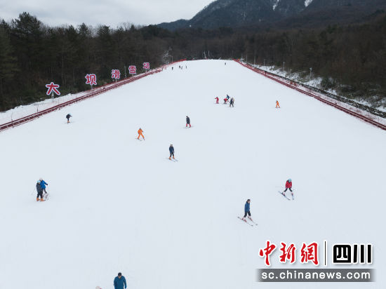 大坝滑雪场。景区供图 大坝滑雪场。景区供图