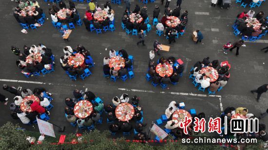 吃春酒现场。江安县融媒体中心供图 吃春酒现场。江安县融媒体中心供图