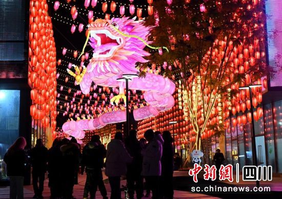 图为灯会现场。成都文旅集团 供图 图为灯会现场。成都文旅集团 供图