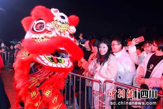 图为灯会现场。成都文旅集团 供图 图为灯会现场。成都文旅集团 供图
