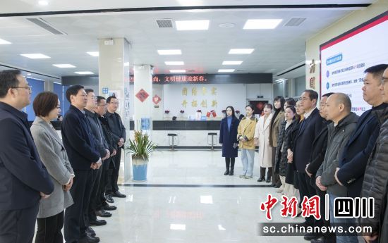 走访慰问现场。彭超 供图 走访慰问现场。彭超 供图