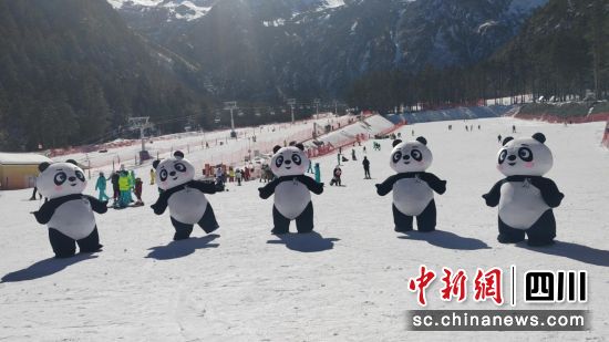 羌人谷滑雪场。汶川县委宣传部 供图 羌人谷滑雪场。汶川县委宣传部 供图