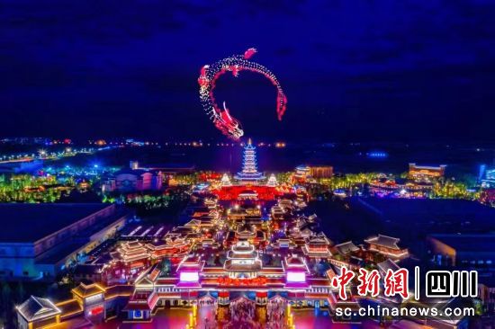 绵阳方特“飞龙在天”无人机表演秀。 江油市委宣传部供图 绵阳方特“飞龙在天”无人机表演秀。 江油市委宣传部供图