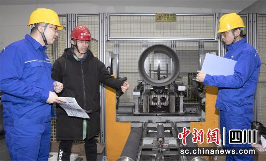 开展专项检查。 国网绵阳供电公司供图 开展专项检查。 国网绵阳供电公司供图