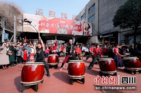 热闹的东郊记忆活动现场。成都税务供图 热闹的东郊记忆活动现场。成都税务供图