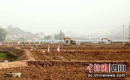 建设工地现场。刘昌盛 摄 建设工地现场。刘昌盛 摄