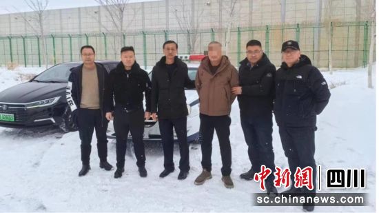 在逃罪犯追捕现场。四川省监狱管理局供图 在逃罪犯追捕现场。四川省监狱管理局供图