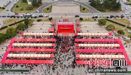 招聘专项服务活动现场。樊俊 摄 招聘专项服务活动现场。樊俊 摄