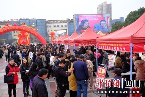 招聘活动现场。王治钦 摄 招聘活动现场。王治钦 摄