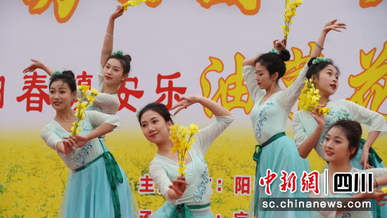 当地举办油菜花节开幕式现场。江安县融媒体中心供图 当地举办油菜花节开幕式现场。江安县融媒体中心供图