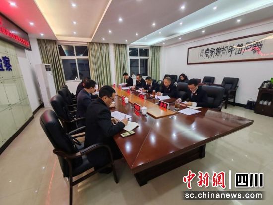 派驻县委政法委纪检监察组列席监督单位民主生活会。张光洪 摄 派驻县委政法委纪检监察组列席监督单位民主生活会。张光洪 摄