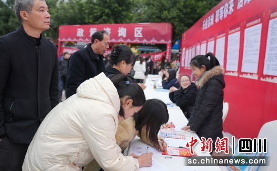 招聘会现场。沿滩融媒 供图 招聘会现场。沿滩融媒 供图