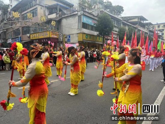 热闹的现场。单华燕 摄 热闹的现场。单华燕 摄