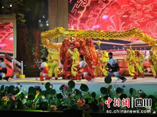 现场演出。单华燕 摄 现场演出。单华燕 摄
