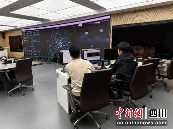 监测预警平台值班现场。成都城投数智集团 供图 监测预警平台值班现场。成都城投数智集团 供图