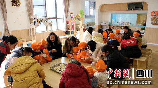热闹的东坡妇幼托育中心。东坡区卫生健康局供图 热闹的东坡妇幼托育中心。东坡区卫生健康局供图
