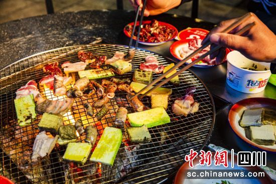 美味的凉山烧烤。(凉山州委宣传部供图) 美味的凉山烧烤。(凉山州委宣传部供图)