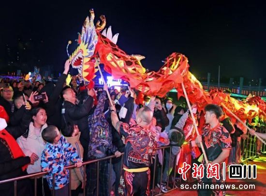 图为春节假期间灯会现场。成都文旅集团 供图 图为春节假期间灯会现场。成都文旅集团 供图