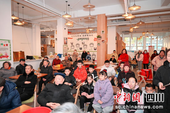 24日,成都狮子社区闹元宵。成都市成华区约未来社会工作服务中心供图 24日,成都狮子社区闹元宵。成都市成华区约未来社会工作服务中心供图