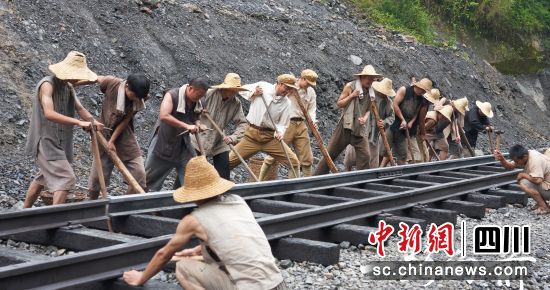 《一路向前》剧照。内江市委宣传部供图 《一路向前》剧照。内江市委宣传部供图