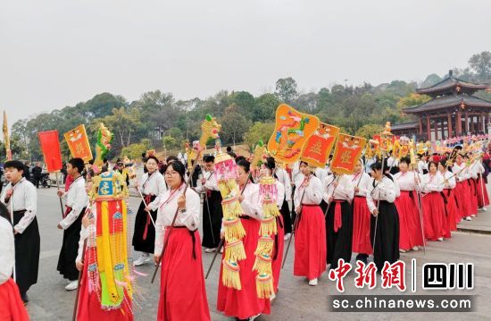 “太白长寿会”民俗活动。 江油市委宣传部供图 “太白长寿会”民俗活动。 江油市委宣传部供图