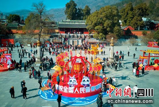 春节期间游客纷至沓来。平武县委宣传部供图 春节期间游客纷至沓来。平武县委宣传部供图
