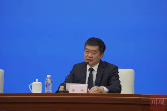 农业农村厅总农艺师徐斌作介绍。 吴枫 摄 农业农村厅总农艺师徐斌作介绍。 吴枫 摄