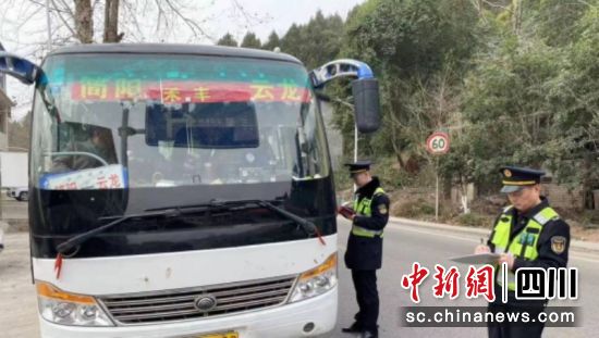 正在一线深入检查。简交安 摄 正在一线深入检查。简交安 摄