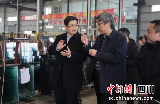 调研现场。雨城融媒 供图 调研现场。雨城融媒 供图