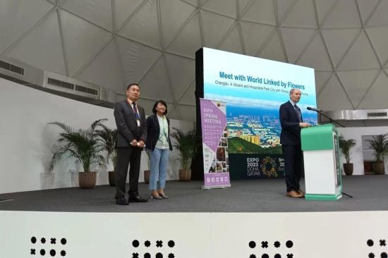 古利军(左)、彭红明(中)和提姆·布莱尔克里夫秘书长 古利军(左)、彭红明(中)和提姆·布莱尔克里夫秘书长
