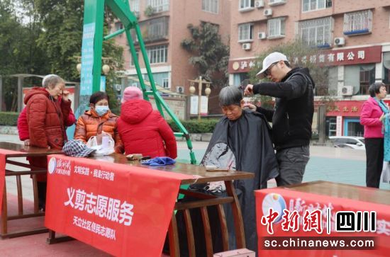 活动现场。龙马潭区融媒体中心供图 活动现场。龙马潭区融媒体中心供图