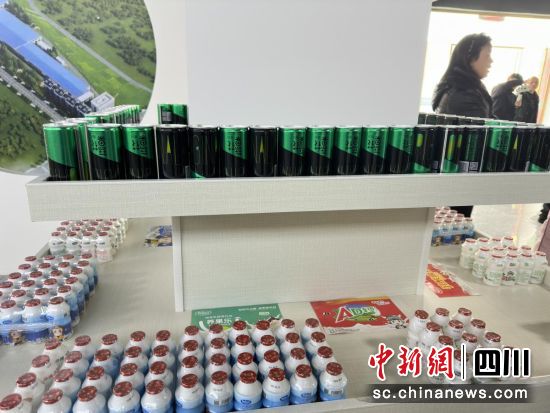四川久润泰科技有限公司生产的饮品。王爵 摄 四川久润泰科技有限公司生产的饮品。王爵 摄