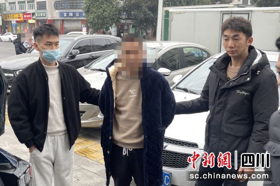被抓获的嫌疑人。 绵阳科新公安分局供图 被抓获的嫌疑人。 绵阳科新公安分局供图