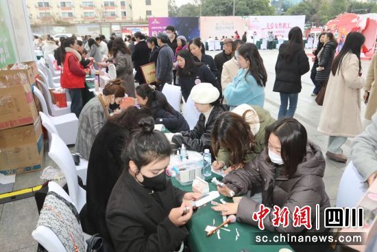 活动现场。成都市总工会供图 活动现场。成都市总工会供图
