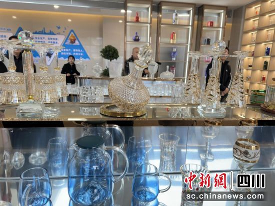玻璃制品展示区。王爵 摄 玻璃制品展示区。王爵 摄