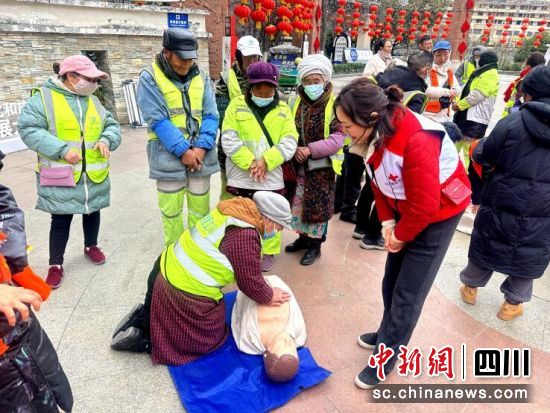 救护知识专业培训现场。汶川县委宣传部供图 救护知识专业培训现场。汶川县委宣传部供图