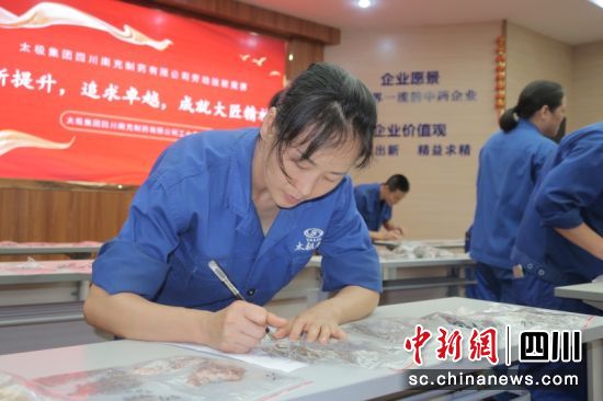 认药大赛现场。李同周 摄 认药大赛现场。李同周 摄