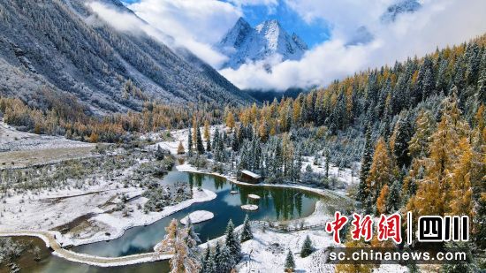 四姑娘山双桥沟。四姑娘山景区管理局供图 四姑娘山双桥沟。四姑娘山景区管理局供图
