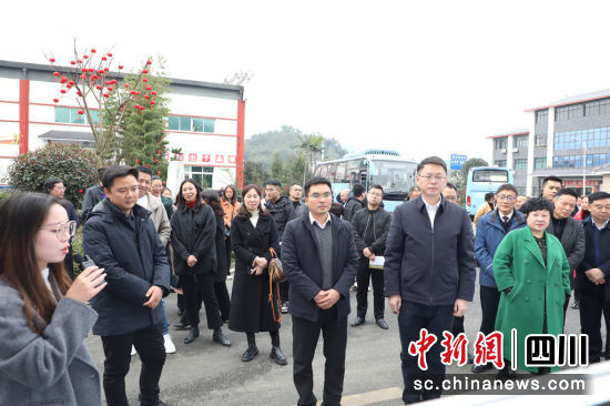 参观长宁县双河竹食品园区。长宁县融媒体中心供图 参观长宁县双河竹食品园区。长宁县融媒体中心供图