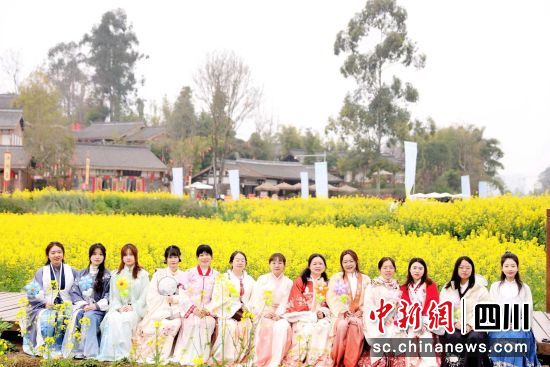 “春来·正兴”乡“春”生活季迎春举行。 正兴街道供图 “春来·正兴”乡“春”生活季迎春举行。 正兴街道供图