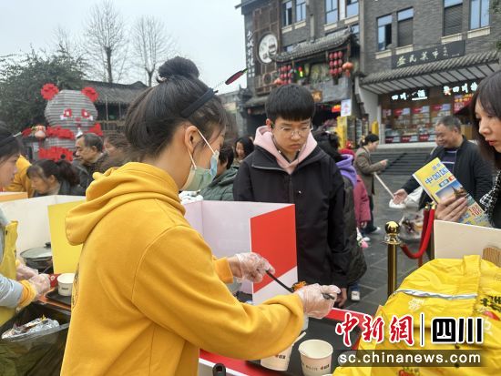 活动现场。何浠摄 活动现场。何浠摄