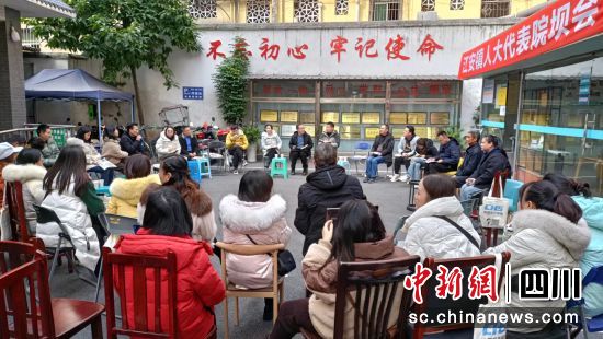 征集群众关于民生实事项目的意见和建议。江安县融媒体中心供图 征集群众关于民生实事项目的意见和建议。江安县融媒体中心供图