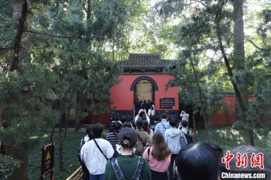3月11日,39名日本大学生走进成都武侯祠博物馆了解中国历史。 邱川浩 摄 3月11日,39名日本大学生走进成都武侯祠博物馆了解中国历史。 邱川浩 摄