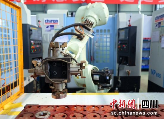 宇天真空生产车间自动化加工场景。廖桂华 摄 宇天真空生产车间自动化加工场景。廖桂华 摄