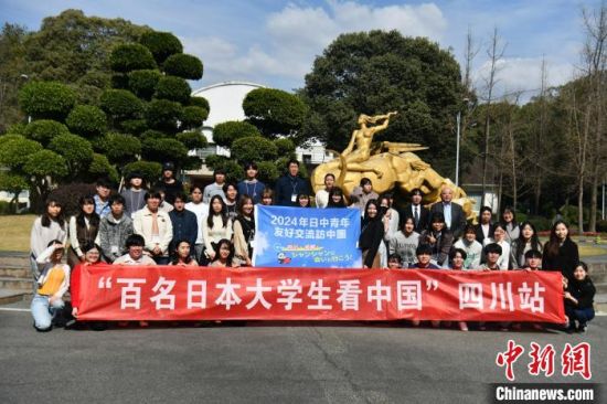 13日,四川成都,“百名日本大学生看中国”四川站活动举行。记者 张浪 摄 13日,四川成都,“百名日本大学生看中国”四川站活动举行。记者 张浪 摄